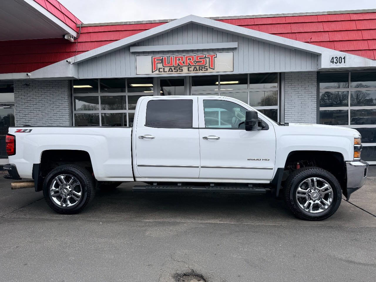 Used 2015 Chevrolet Silverado 2500 LT w/ LT Convenience Package image 2