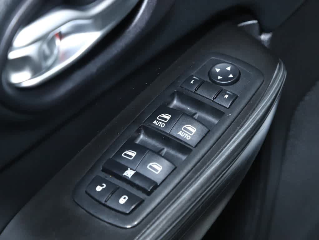 Used 2014 Jeep Cherokee Limited w/ Technology Group AWD/4WD image 17