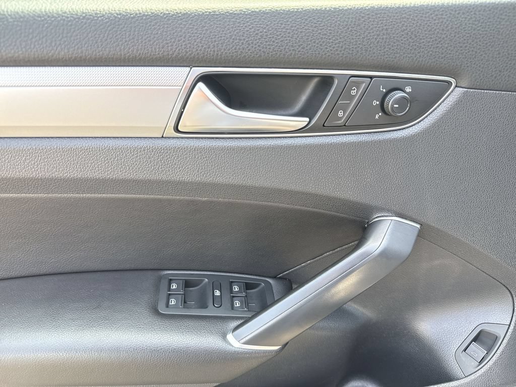 Used 2019 Volkswagen Passat 2.0T Wolfsburg w/ Wheels & Sunroof Package FWD image 15