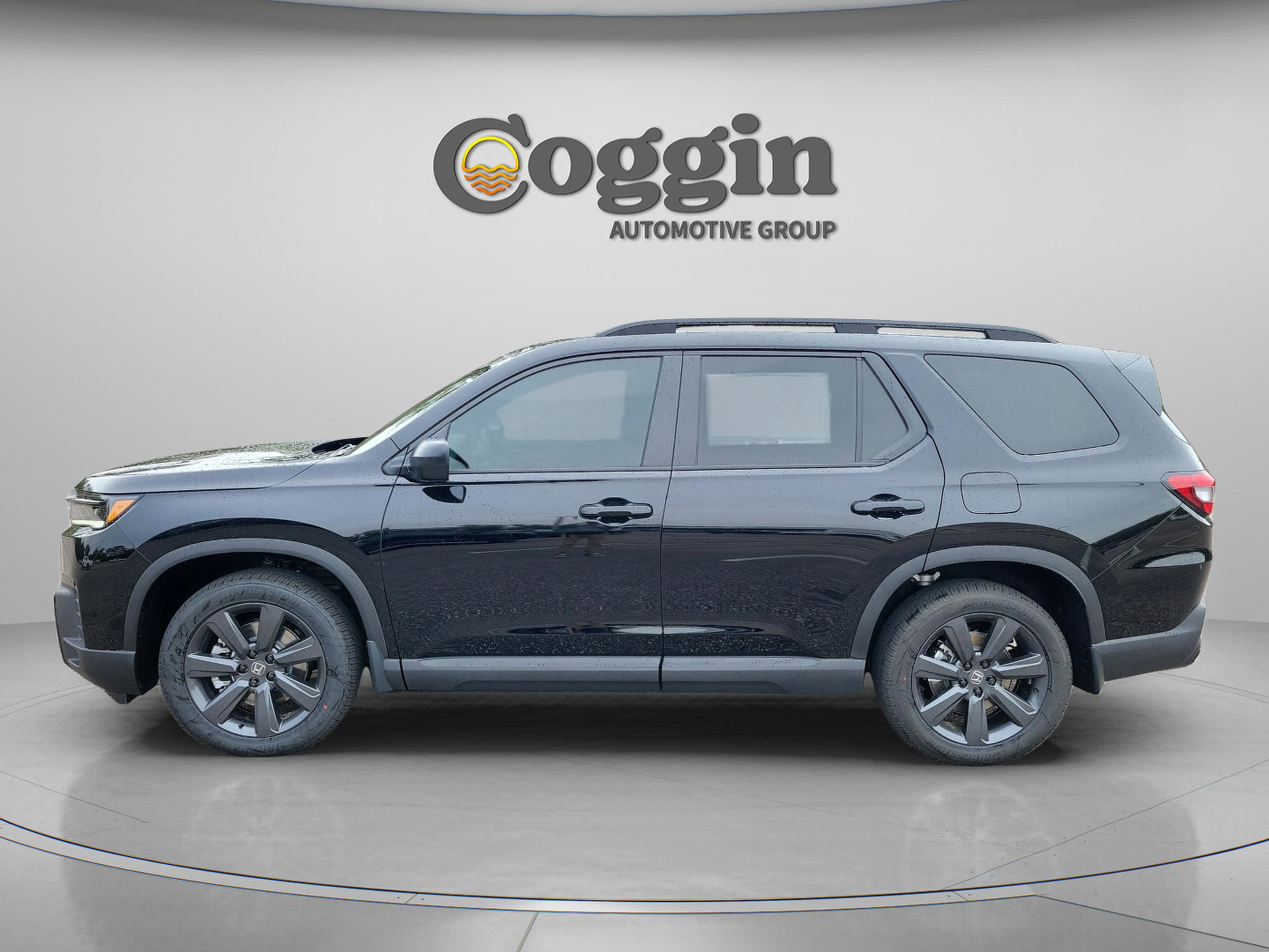 New 2026 Honda Pilot Sport image 3