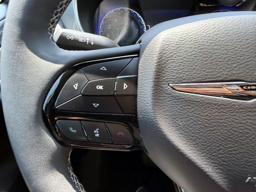 Used 2025 Chrysler Pacifica Limited FWD image 27