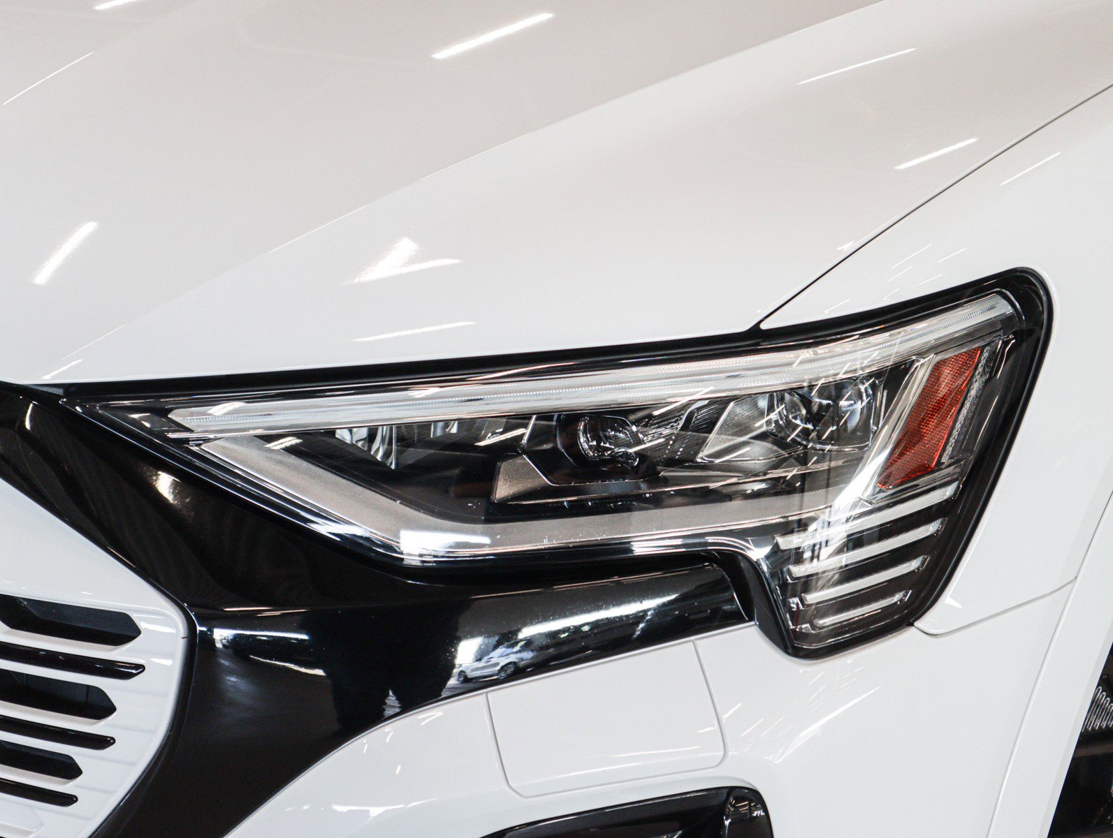 Used 2024 Audi Q8 e-tron Prestige w/ Prestige Package image 28