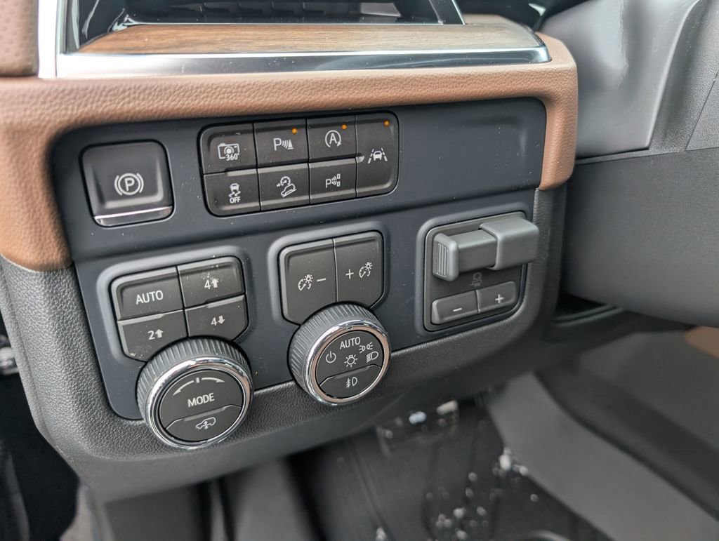 New 2026 Chevrolet Suburban High Country image 16