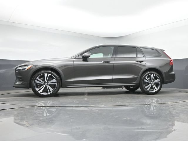 Used 2025 Volvo V60 B5 Cross Country Plus AWD/4WD image 35