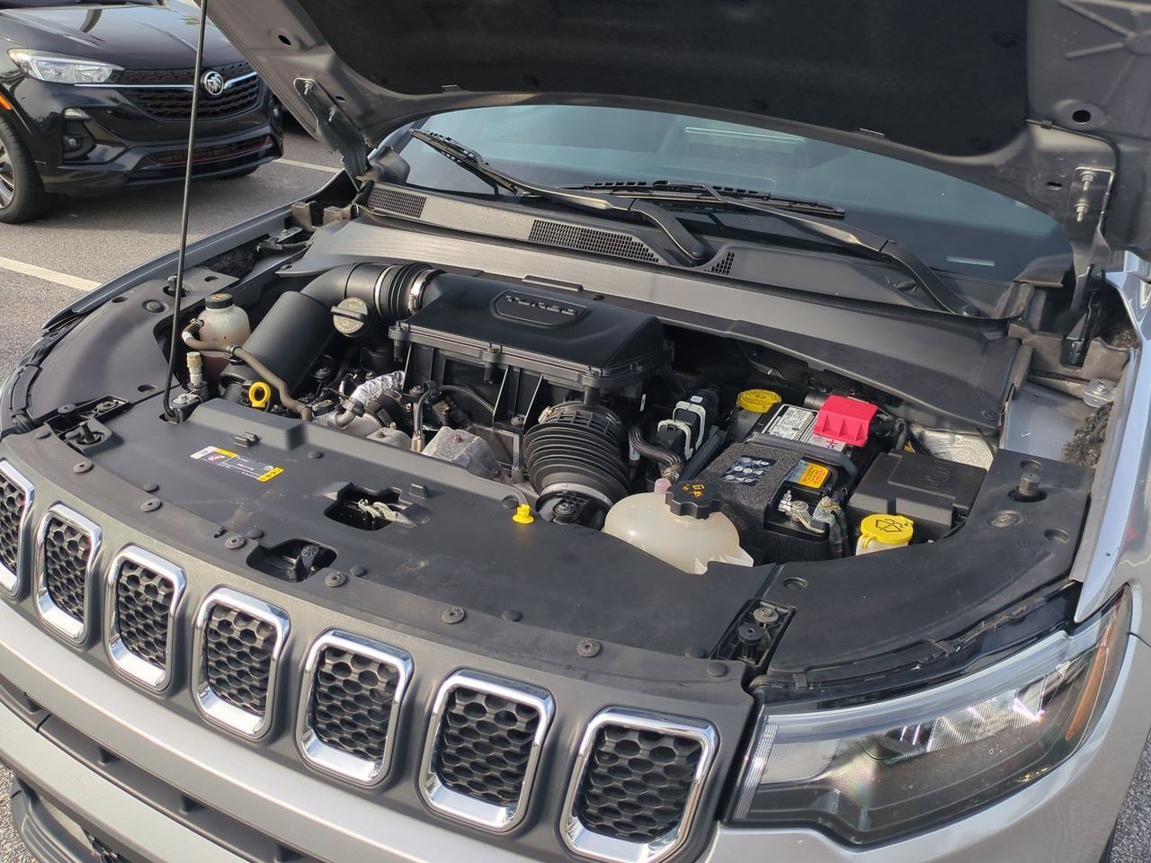 Used 2024 Jeep Compass Latitude AWD/4WD image 41