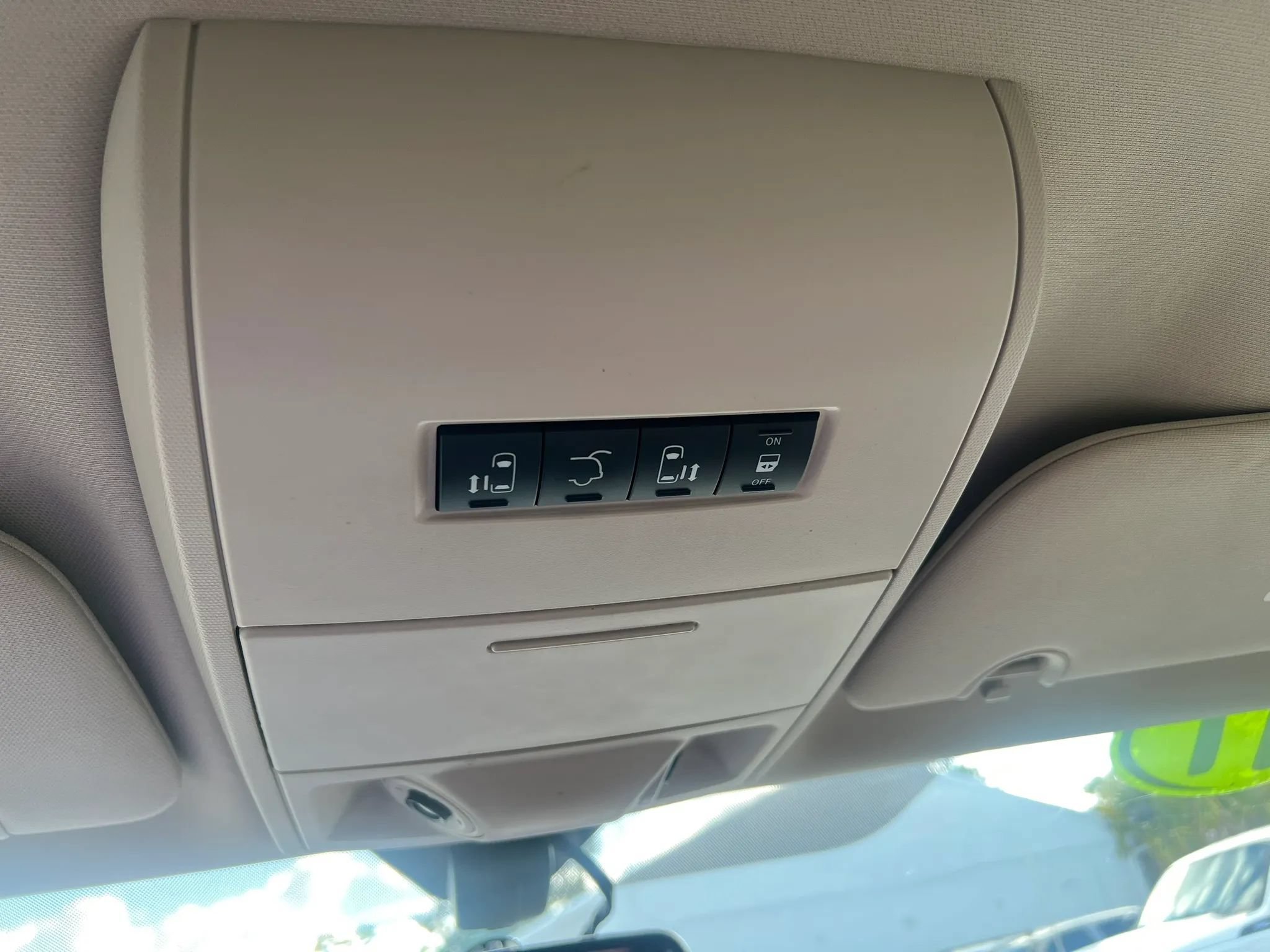 Used 2011 Chrysler Town & Country Touring FWD image 14
