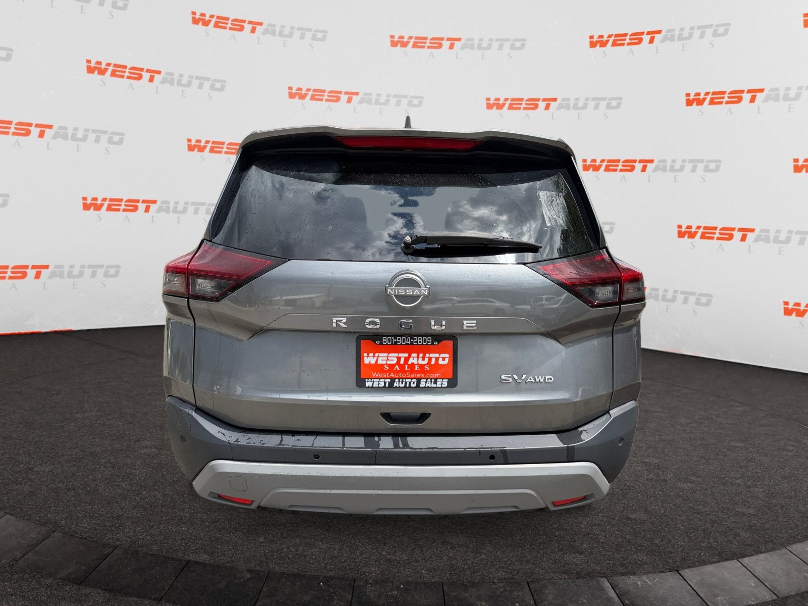 Used 2023 Nissan Rogue SV AWD/4WD image 4