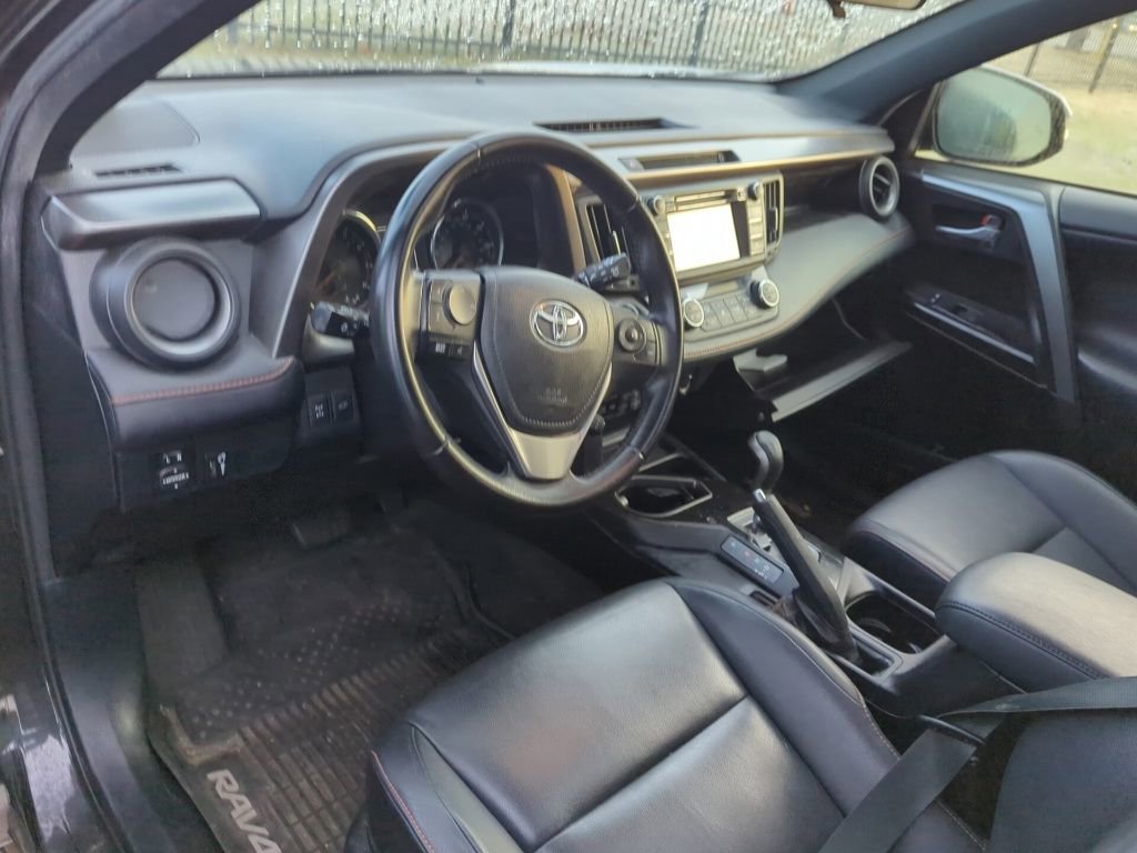 Used 2016 Toyota RAV4 SE image 9