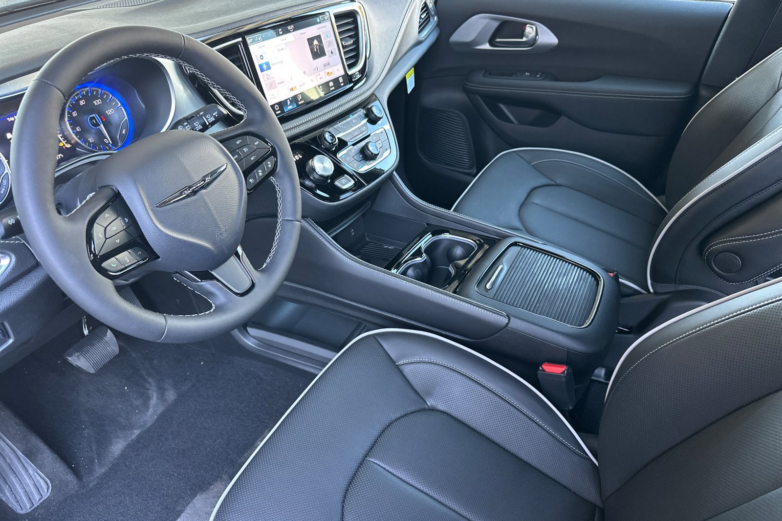 New 2026 Chrysler Pacifica Limited w/ S Appearance Package image 9