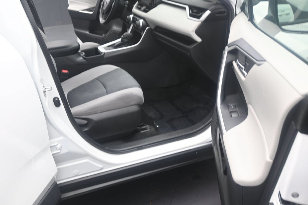 Used 2022 Toyota RAV4 XLE w/ Convenience Package FWD image 15