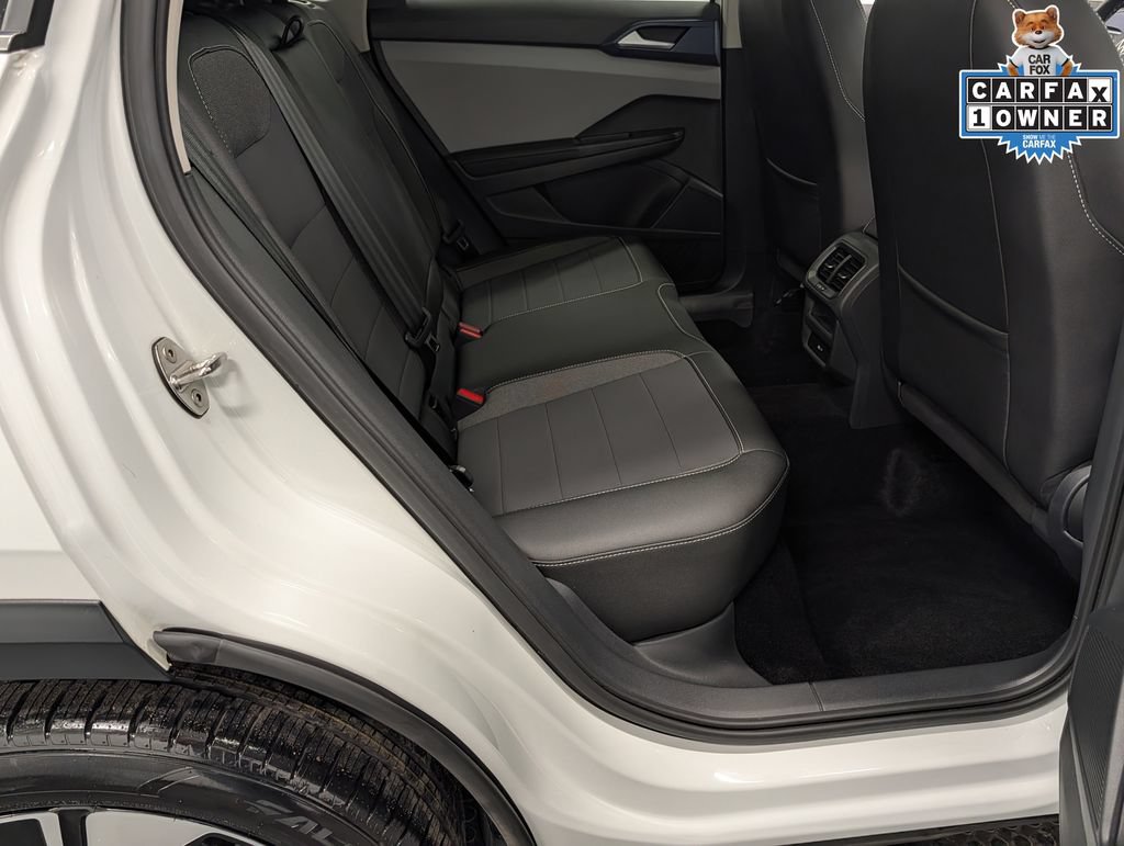 Used 2024 Volkswagen Taos SE w/ Panoramic Sunroof Package AWD/4WD image 31