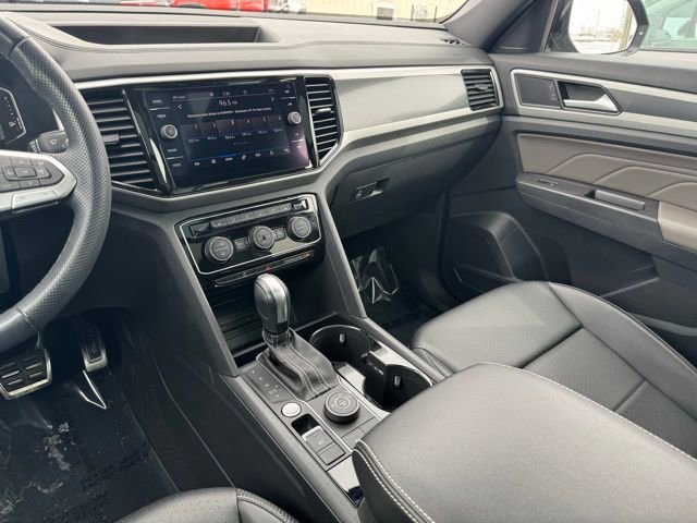 Used 2022 Volkswagen Atlas Cross Sport SEL R-Line AWD/4WD image 19