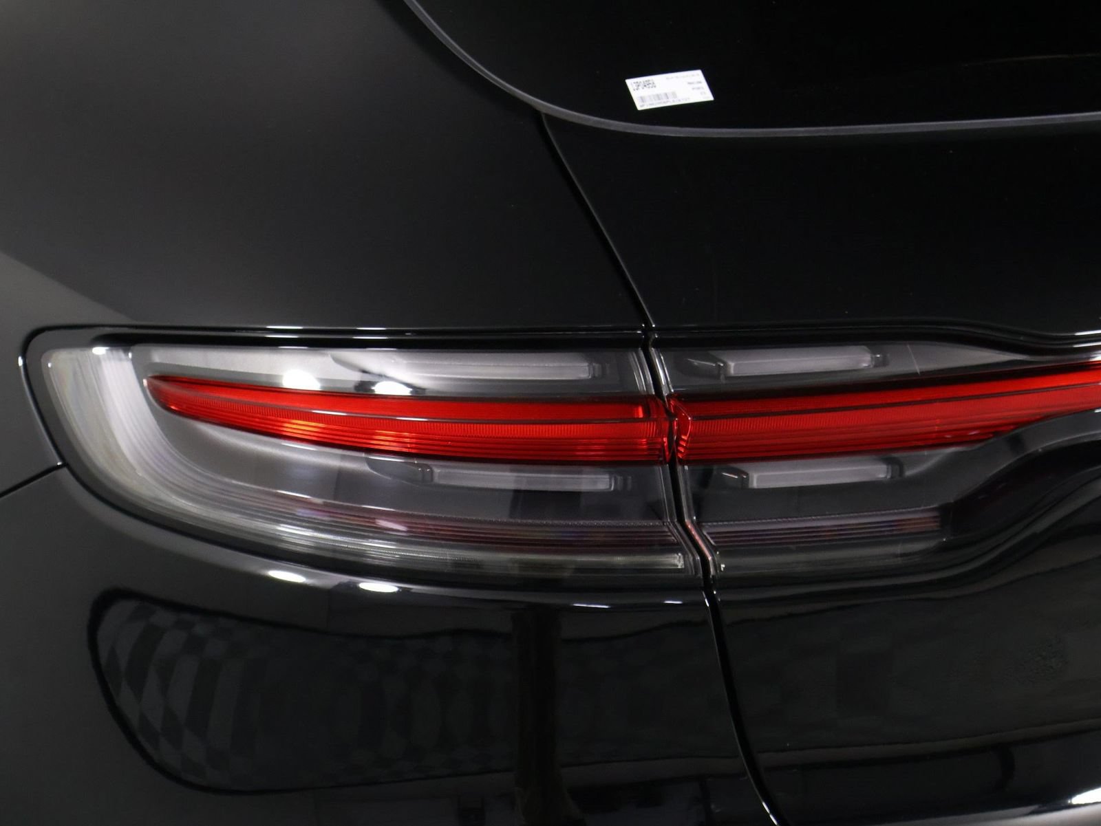 Certified 2023 Porsche Macan AWD/4WD image 21