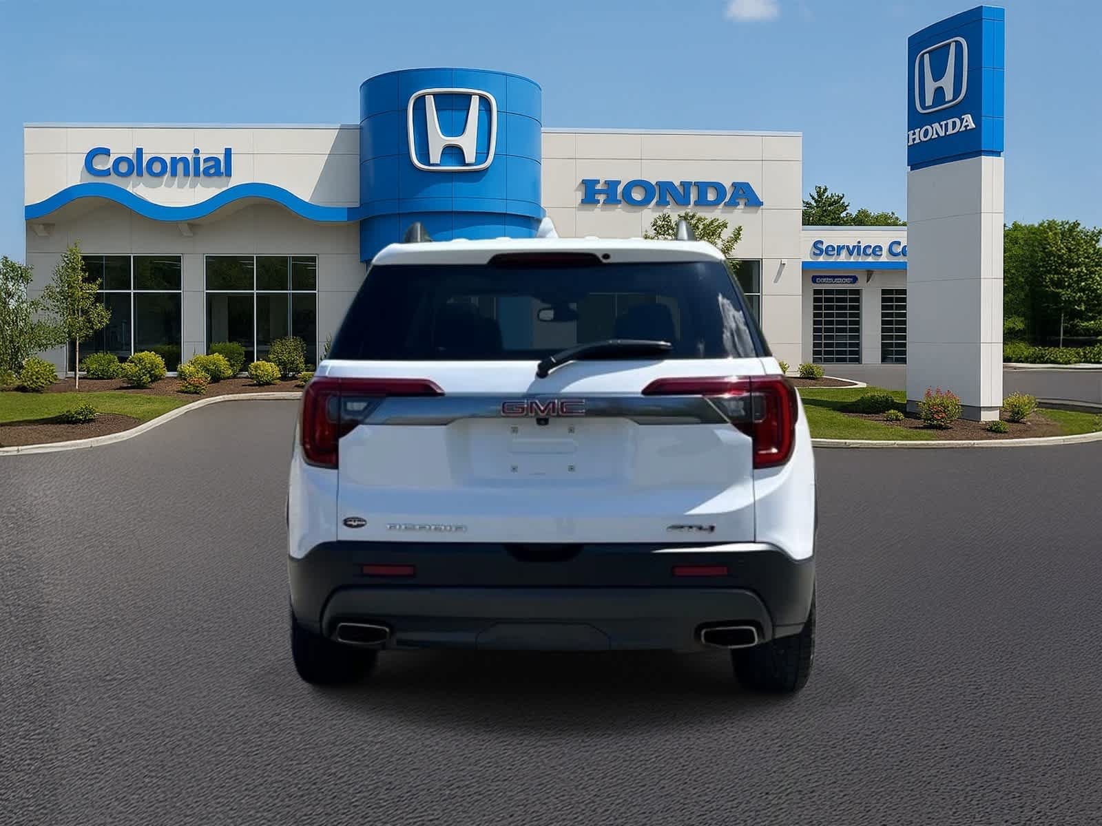 Used 2022 GMC Acadia AT4 w/ Technology Package AWD/4WD image 5