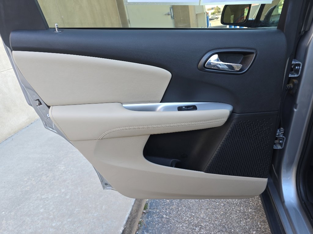 Used 2017 Dodge Journey SE w/ Flexible Seating Group image 28