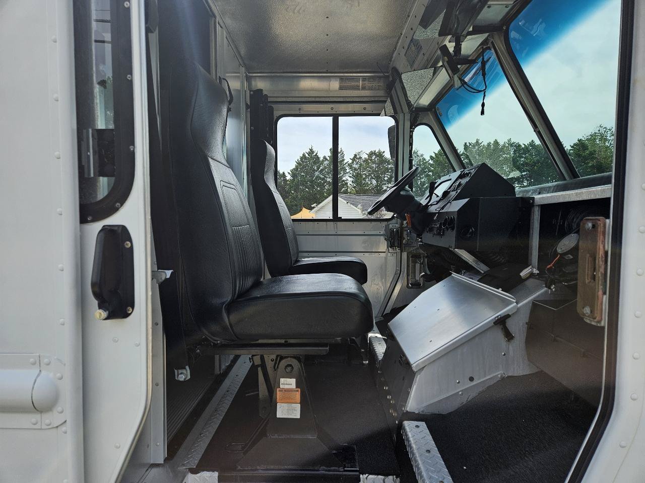 Used 2018 Ford E-350 and Econoline 350 Super Duty w/ A/C Prep Package RWD image 14
