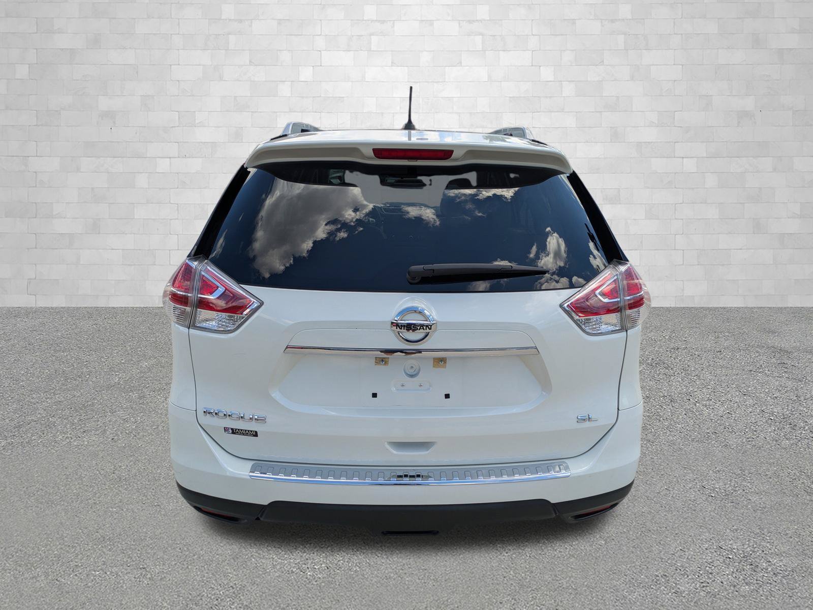 Used 2016 Nissan Rogue SL w/ SL Premium Package FWD image 3