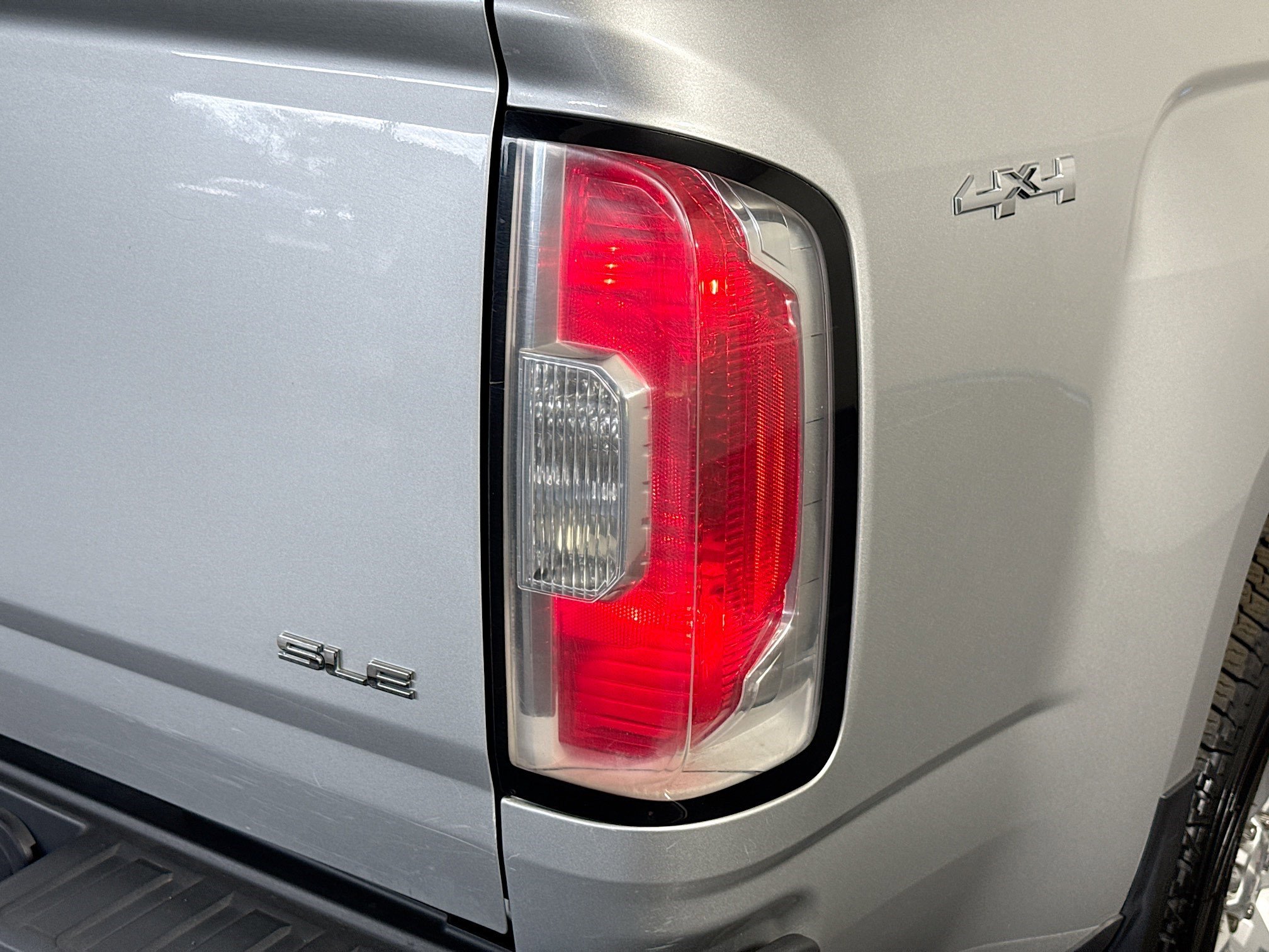 Used 2017 GMC Canyon SLE image 33