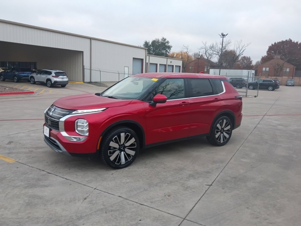 Used 2025 Mitsubishi Outlander SE