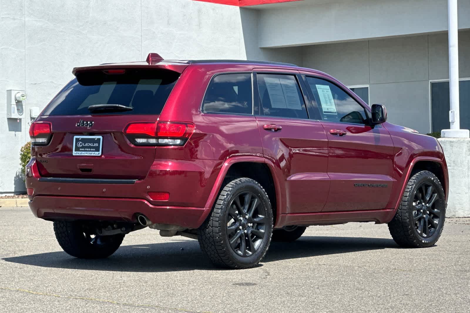 Used 2018 Jeep Grand Cherokee Altitude AWD/4WD image 2