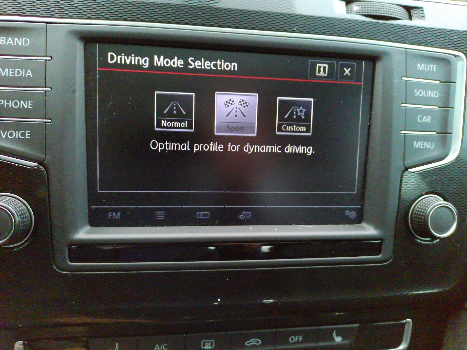 Used 2017 Volkswagen GTI SE image 10