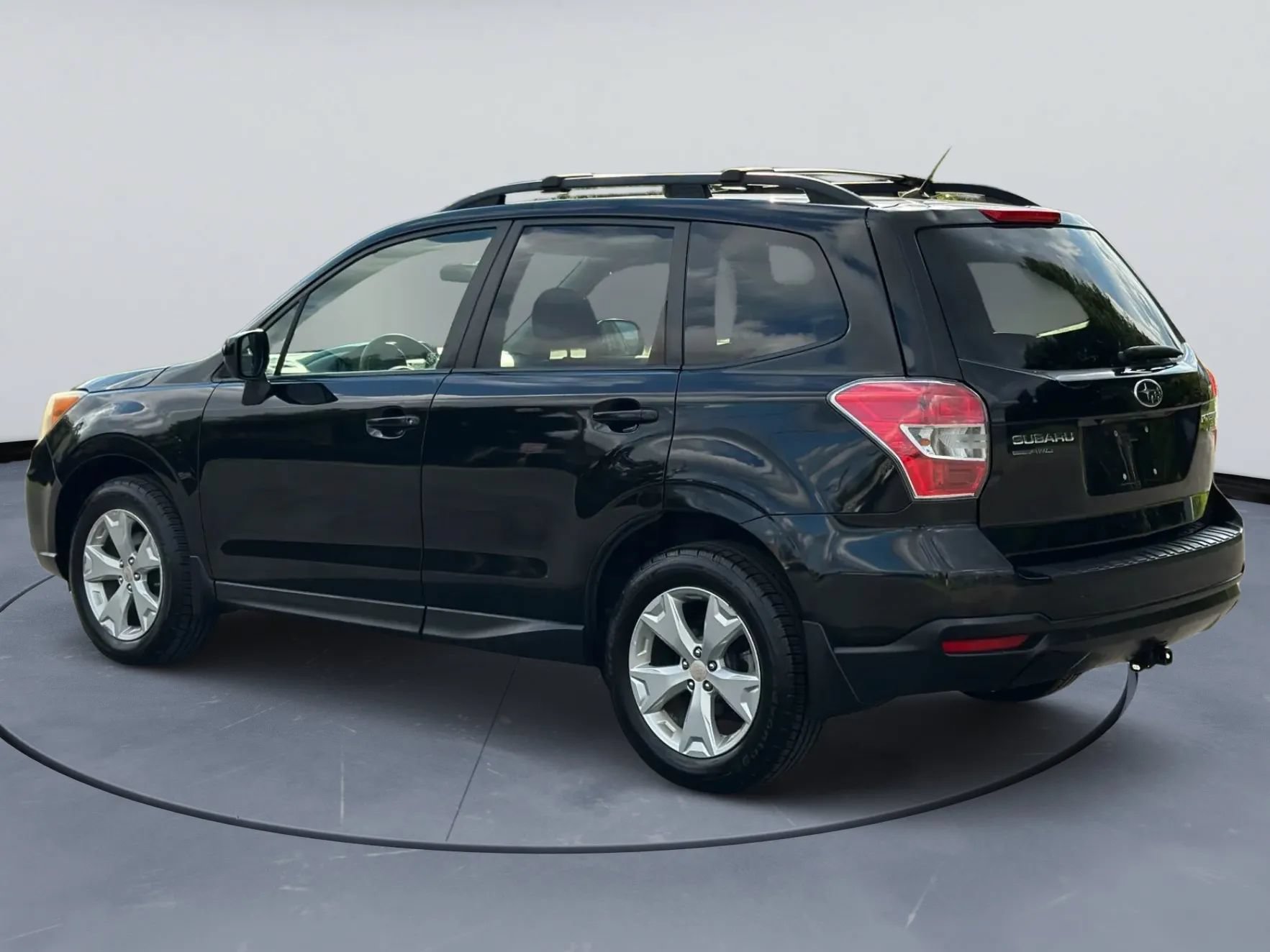 Used 2015 Subaru Forester 2.5i Premium w/ All-Weather Package AWD/4WD image 4
