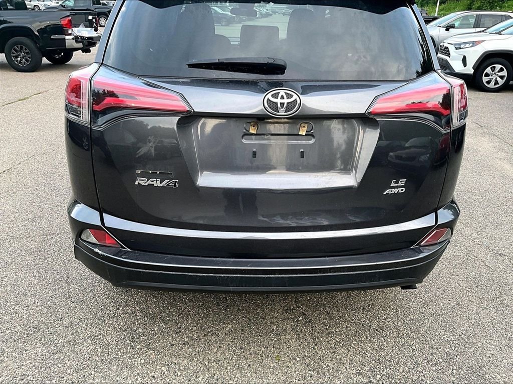 Used 2018 Toyota RAV4 LE w/ All Weather Liner Package AWD/4WD image 10