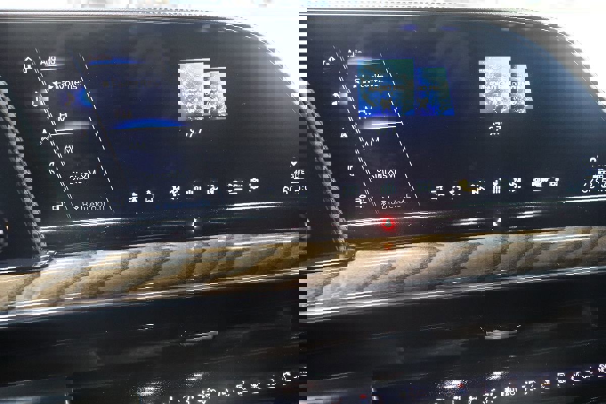 Used 2022 Cadillac Escalade Sport Platinum w/ LPO, ONYX Package image 46