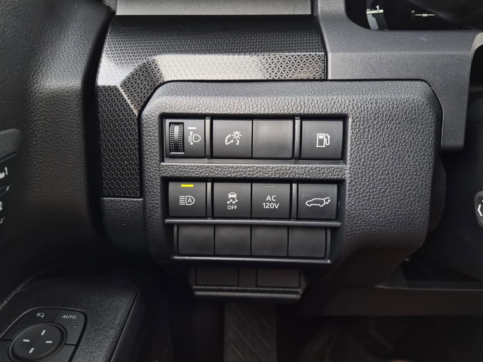 Used 2025 Toyota 4Runner Limited AWD/4WD image 19