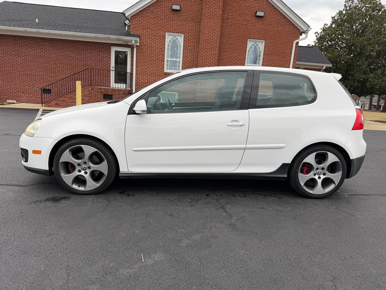 Used 2009 Volkswagen GTI Base PZEV 2dr Hatchback 6A image 8