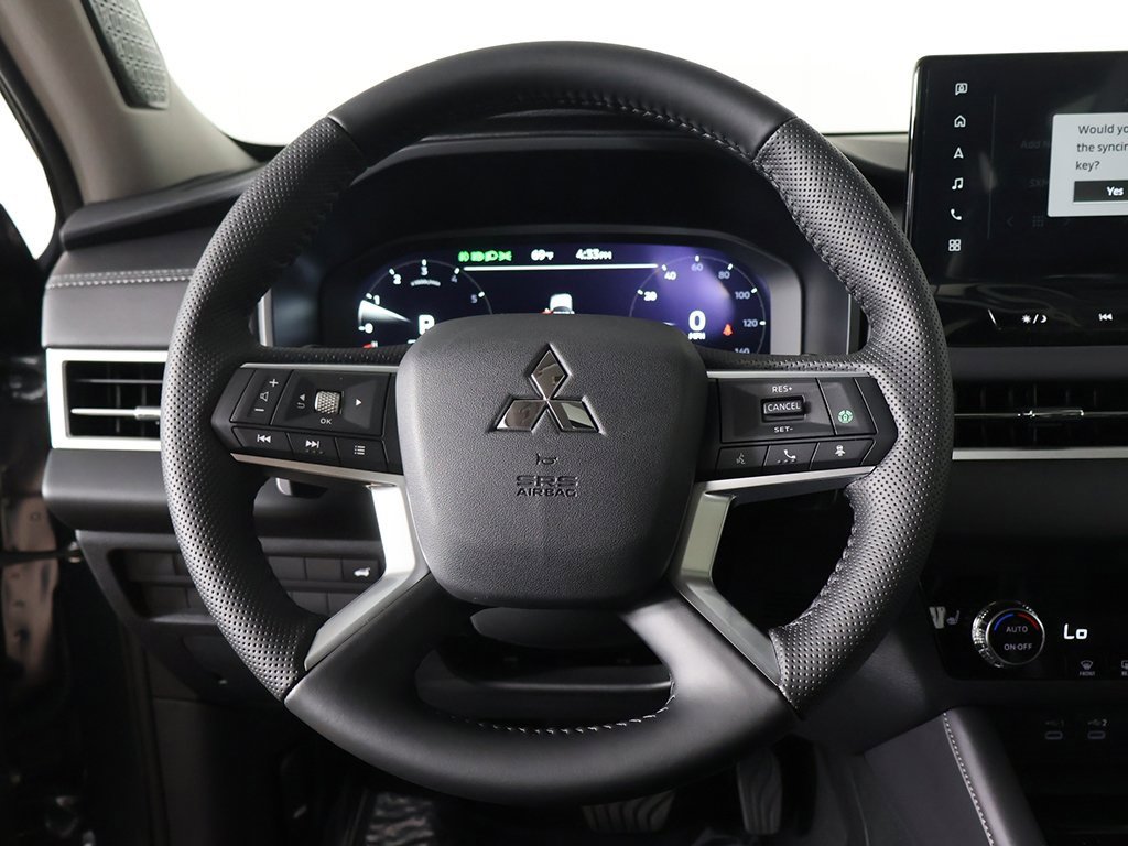 New 2025 Mitsubishi Outlander SE image 42