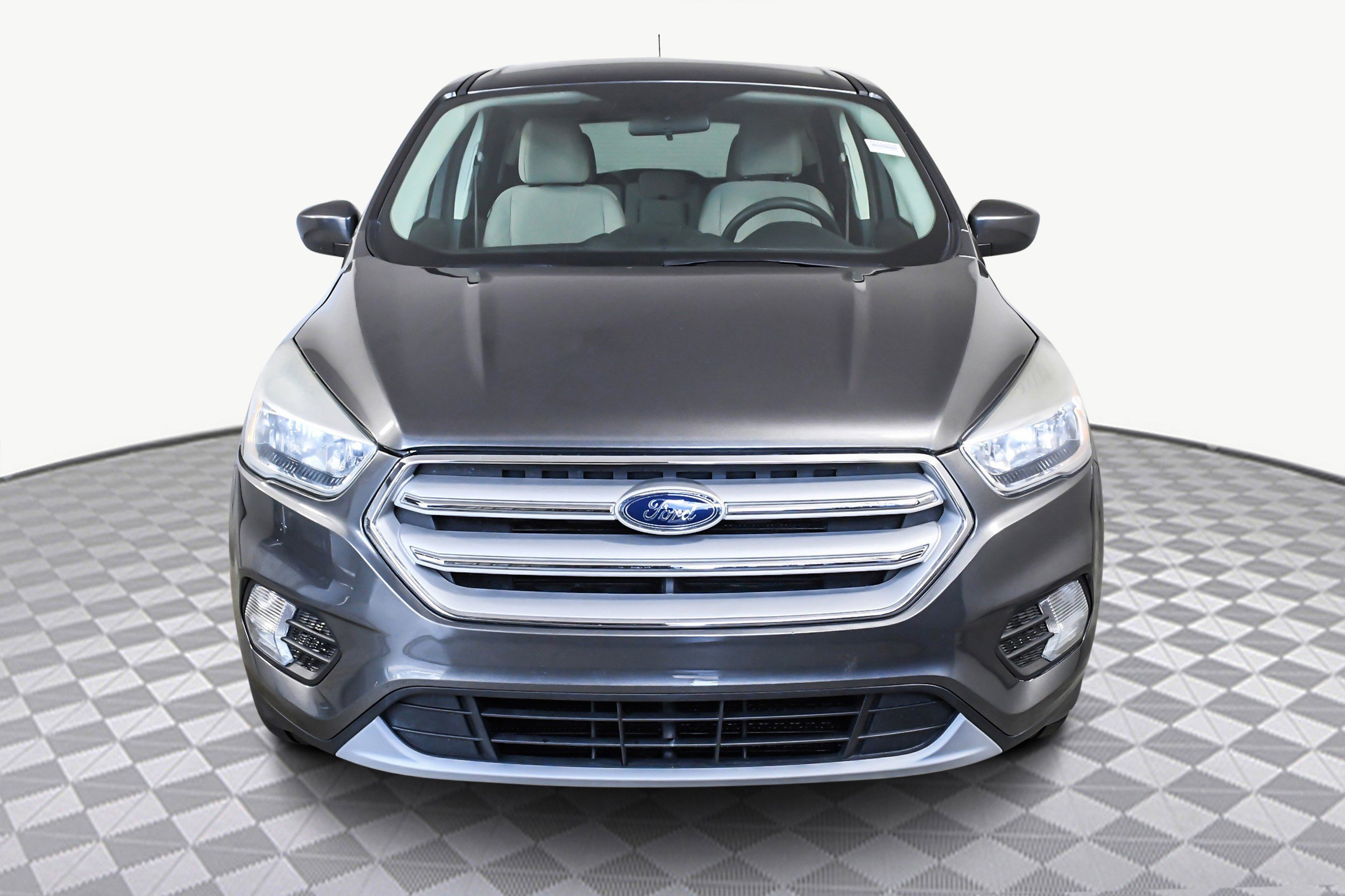 Used 2017 Ford Escape SE image 2