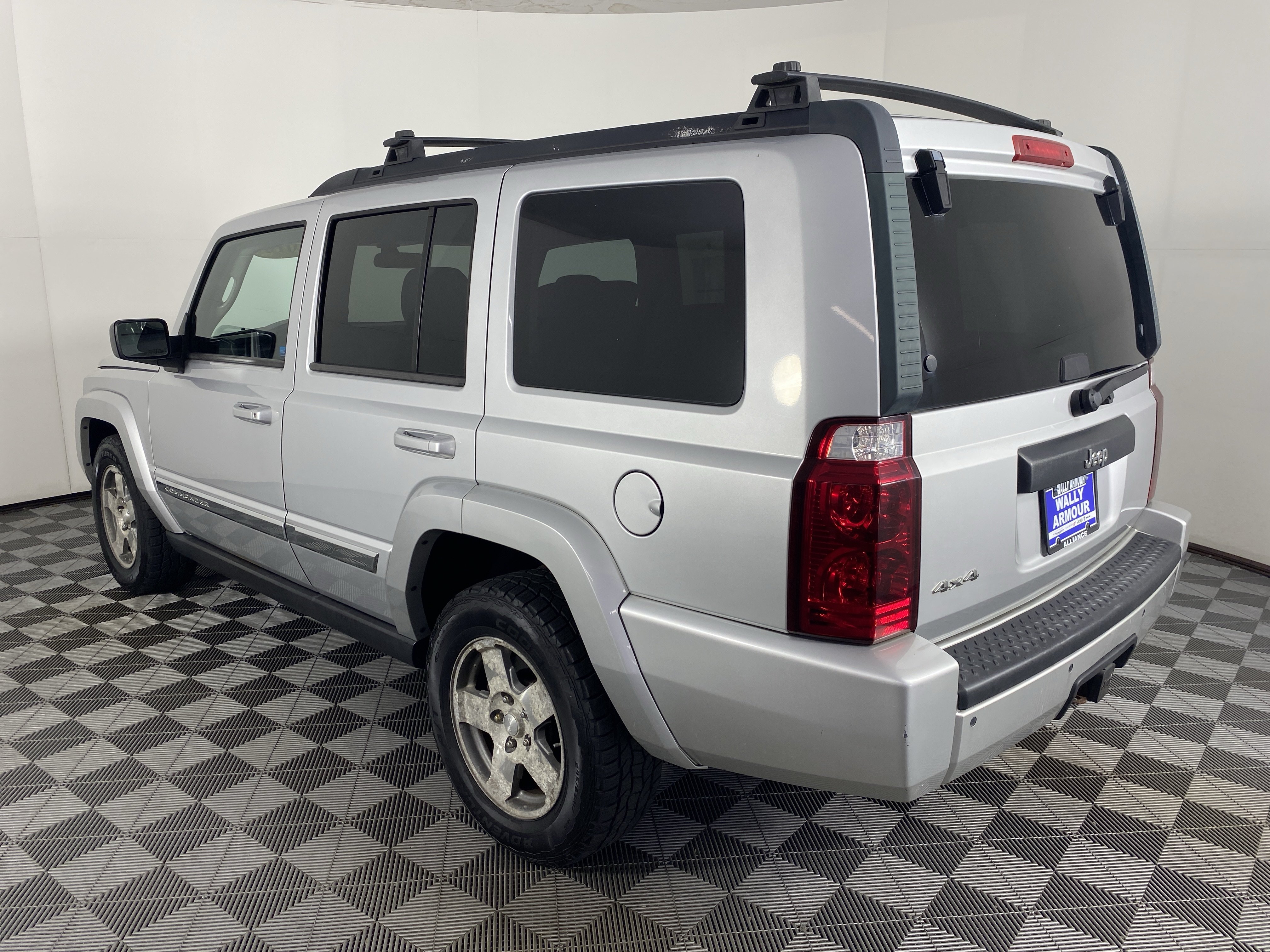 Used 2010 Jeep Commander Sport AWD/4WD image 5