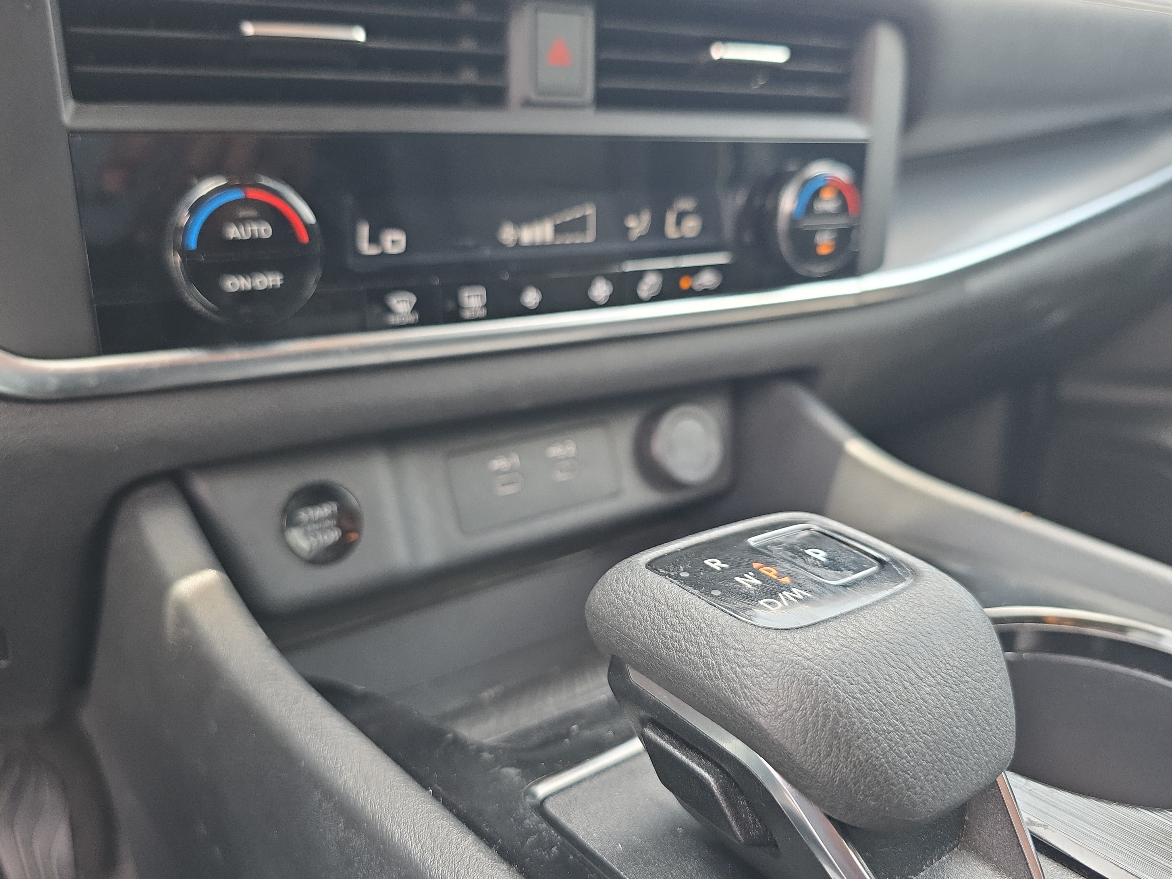 Used 2024 Nissan Rogue SV FWD image 32