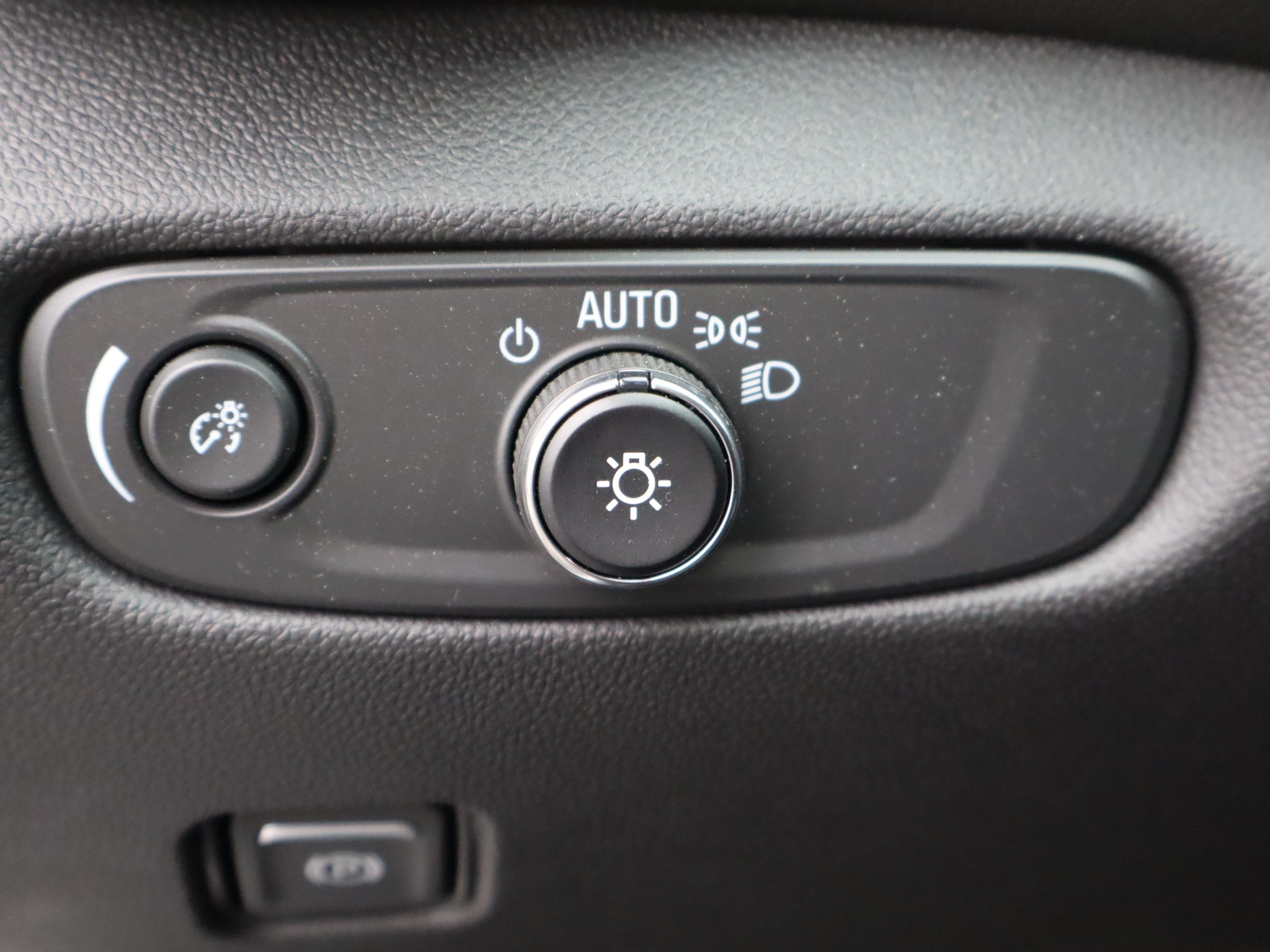 Used 2025 Chevrolet Blazer LT FWD image 18