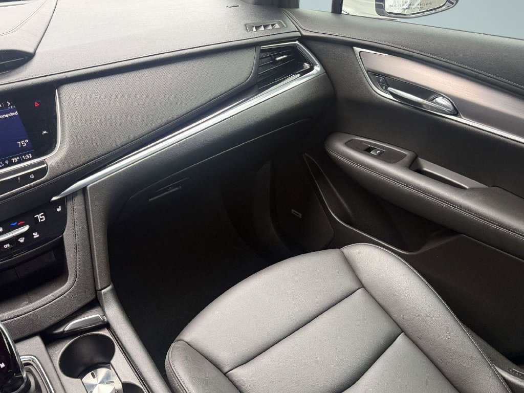 Certified 2025 Cadillac XT6 Luxury FWD image 15