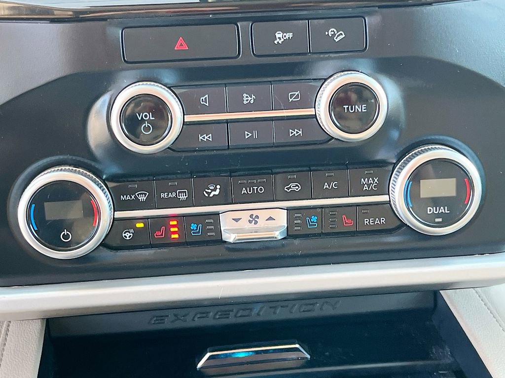 Used 2023 Ford Expedition Max XLT image 16
