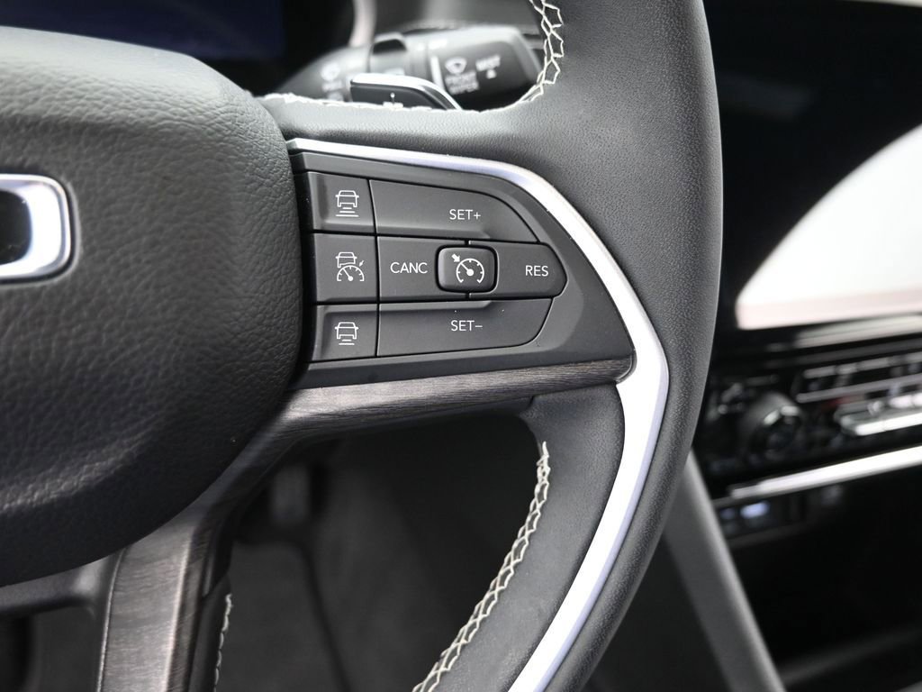 Used 2024 Jeep Grand Cherokee Limited image 32