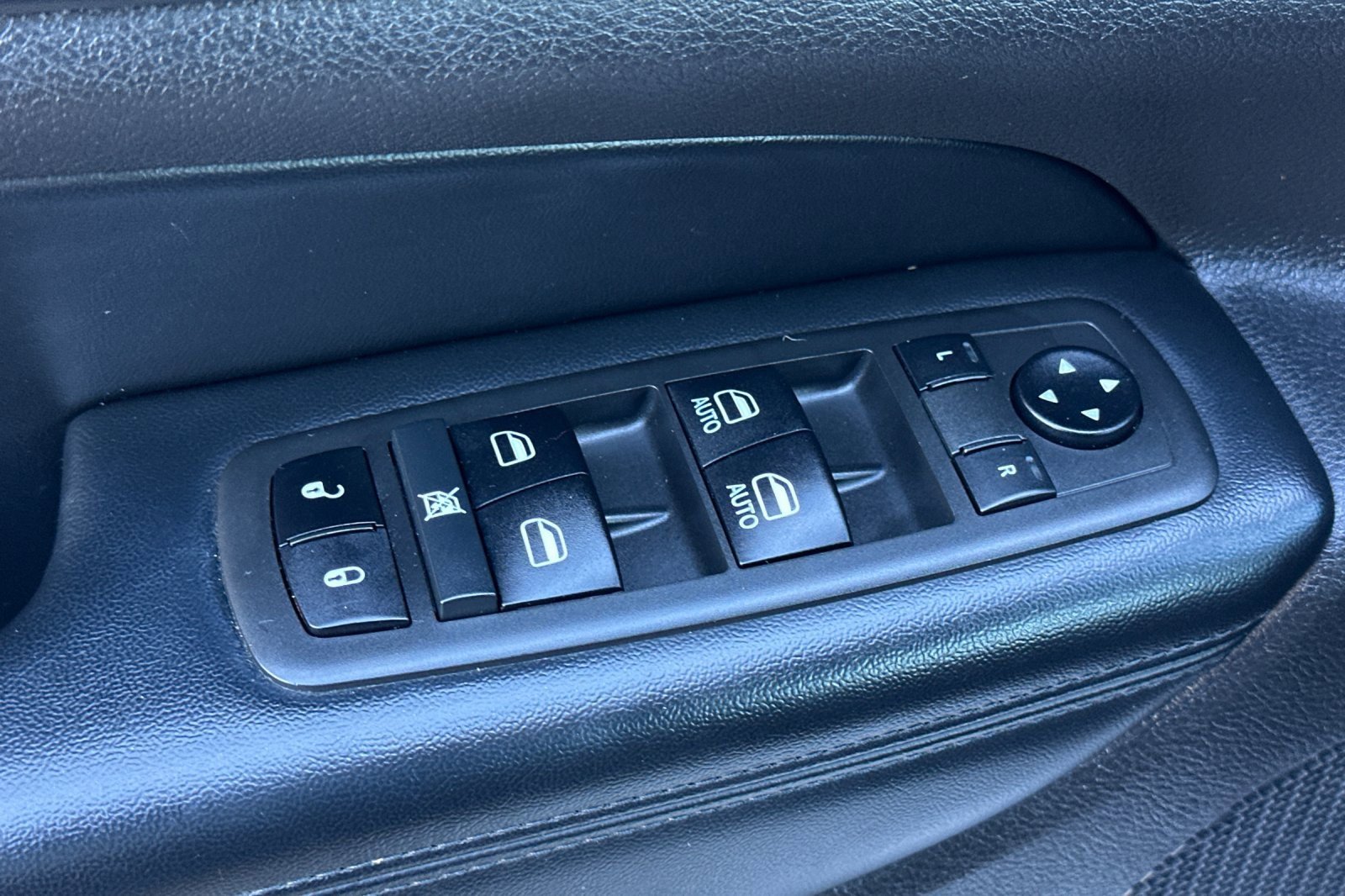 Used 2021 Jeep Grand Cherokee Laredo X image 12