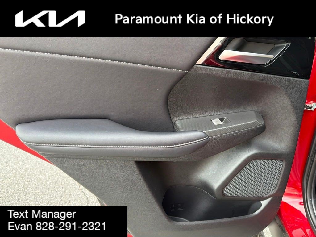 Used 2024 Mitsubishi Outlander SE Black Edition FWD image 14