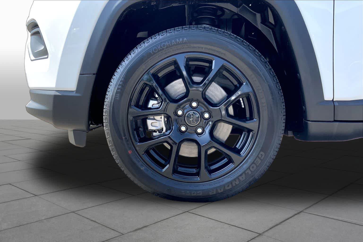 New 2026 Jeep Compass Latitude AWD/4WD image 8