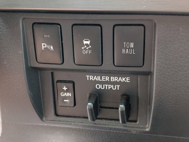 Used 2018 Toyota Tundra Platinum image 25