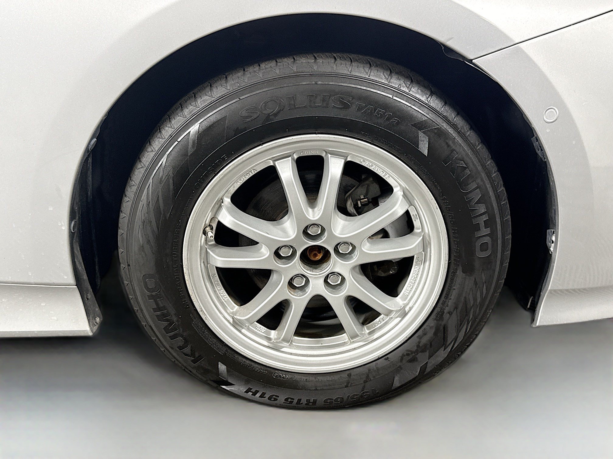 Used 2021 Toyota Prius LE FWD image 32