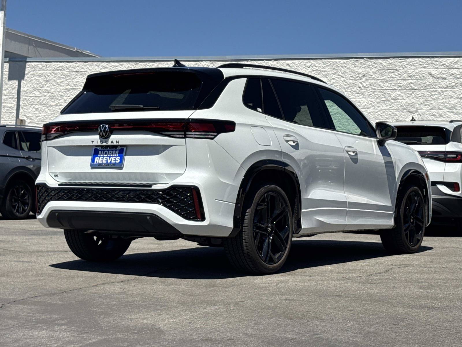 New 2026 Volkswagen Tiguan SE R-Line FWD image 5