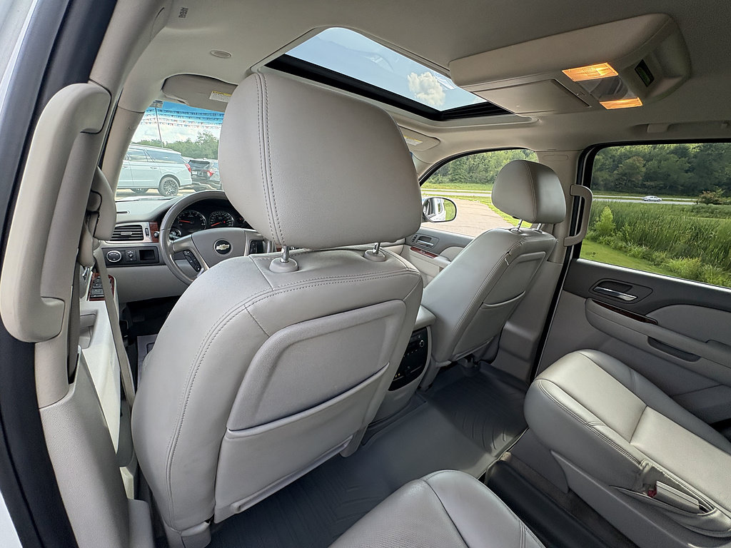 Used 2010 Chevrolet Tahoe LTZ RWD image 19