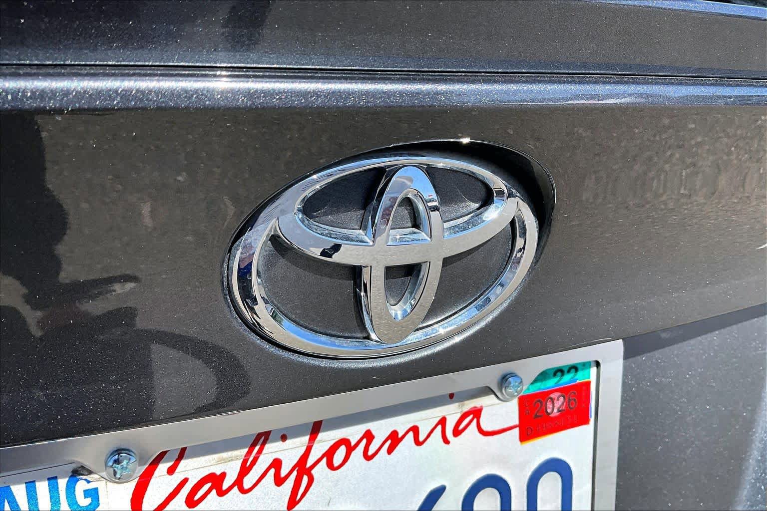 Used 2018 Toyota C-HR XLE FWD image 9