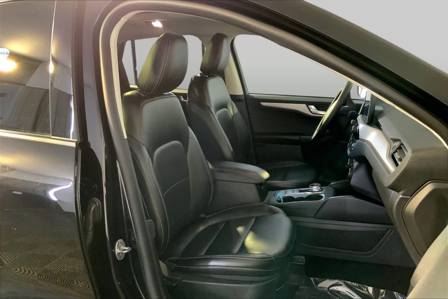 Used 2022 Ford Escape SEL w/ Technology Package FWD image 8