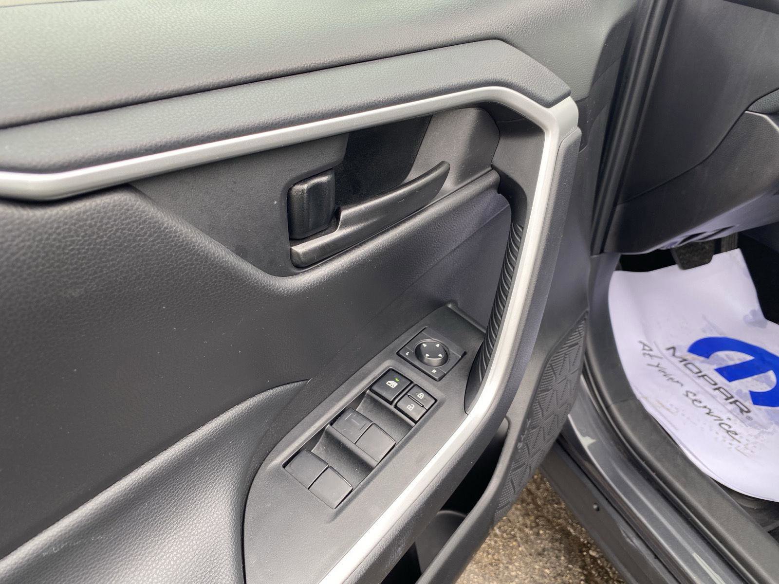 Used 2025 Toyota RAV4 LE image 11