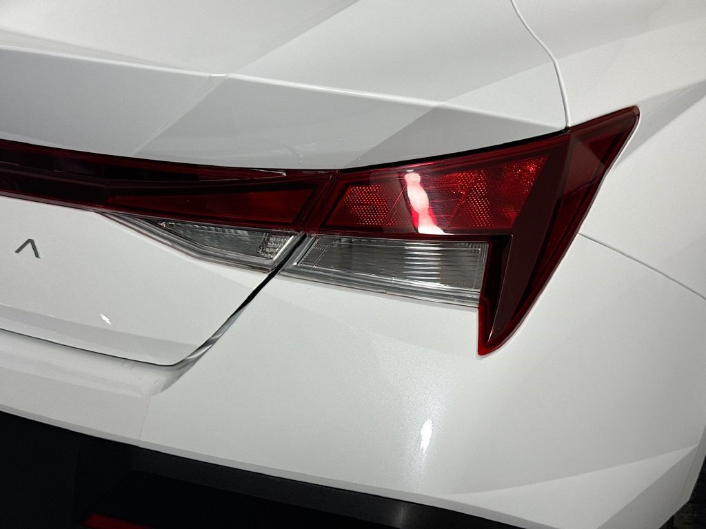 Used 2025 Hyundai Elantra SE FWD image 32
