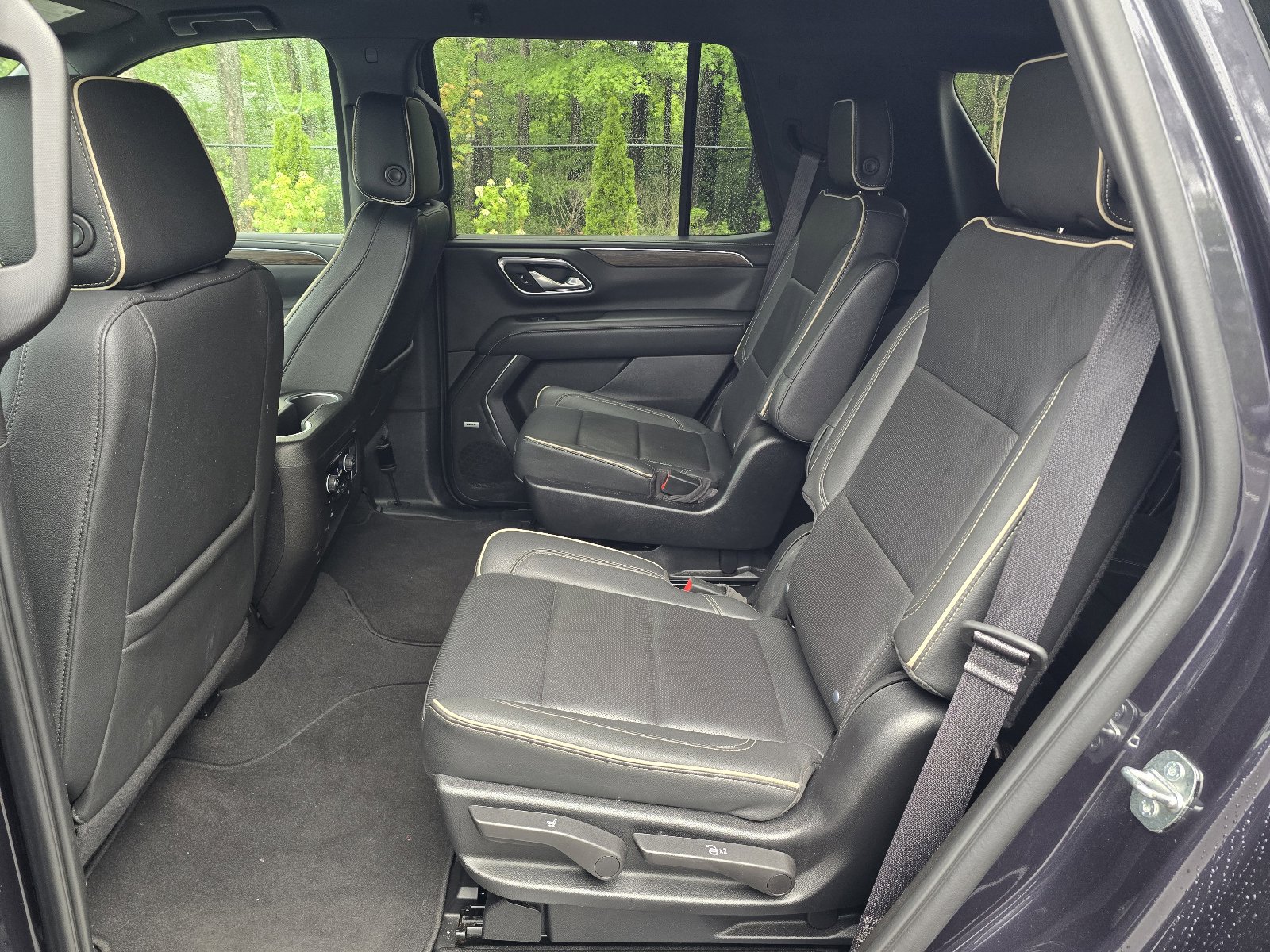 Used 2024 Chevrolet Tahoe Premier AWD/4WD image 13